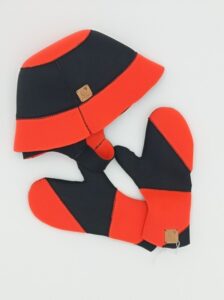 Moufles et aquabob orange et noir Moufles et aquabob assortis orange fluo et noir